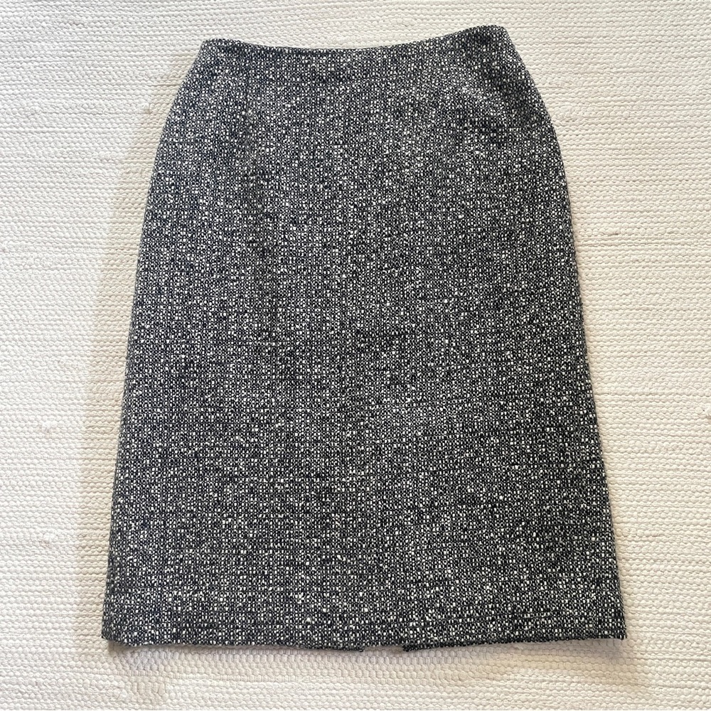 Ann Taylor LOFT Black & White Tweed Lined A-Line Pencil Skirt Knee Length Size 2